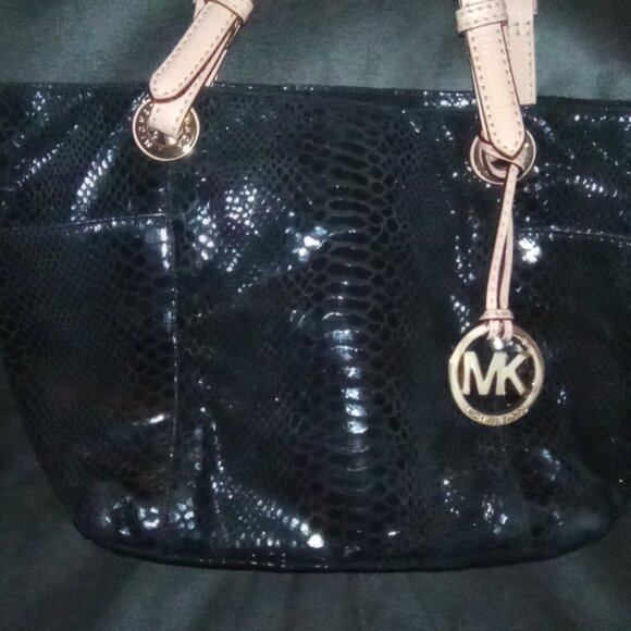 Michael Kors Black Patent Embossed Python Jet Set Tote - Picture 12 of 16